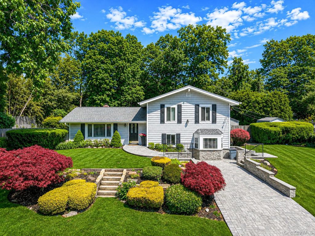 11 Beverly Lane, East Moriches