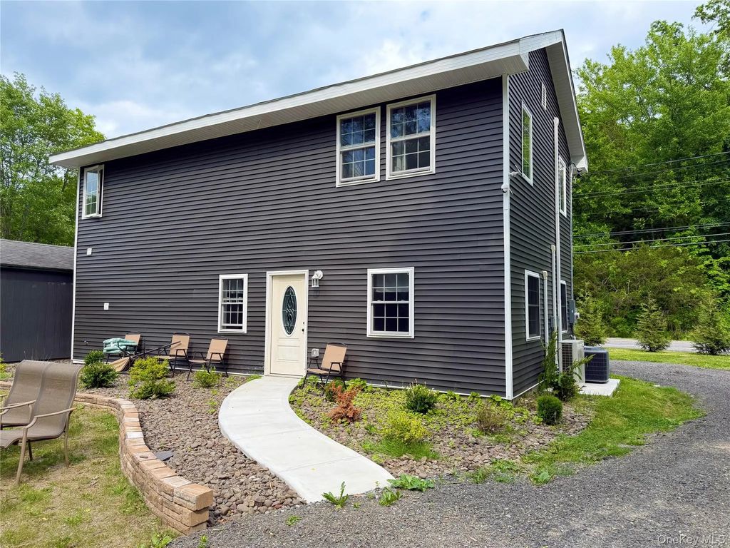 335 State Route 32 N, New Paltz