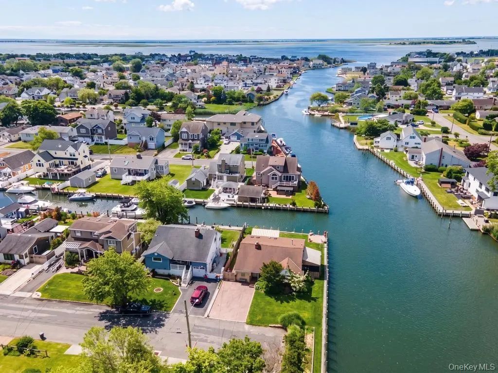 34 Cape Road, Amityville