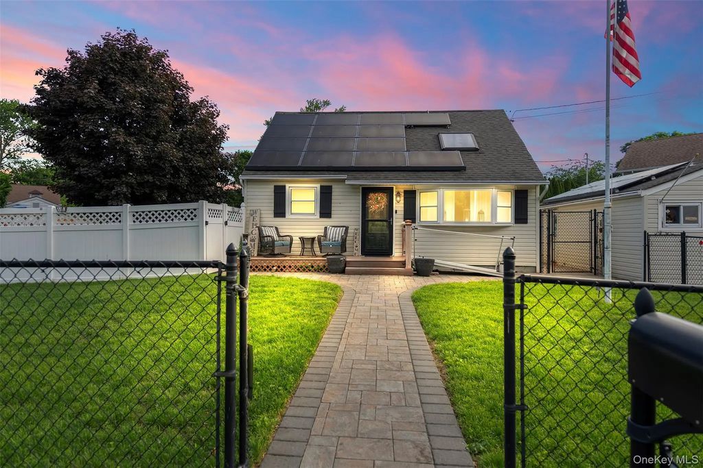 114 5th Street, Lindenhurst