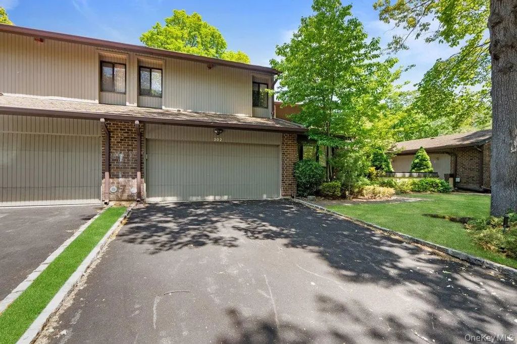 302 Vista Drive, Jericho