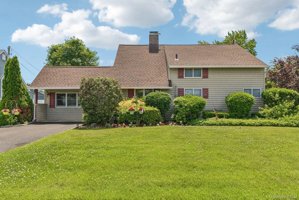 83 Coppersmith Road, Levittown