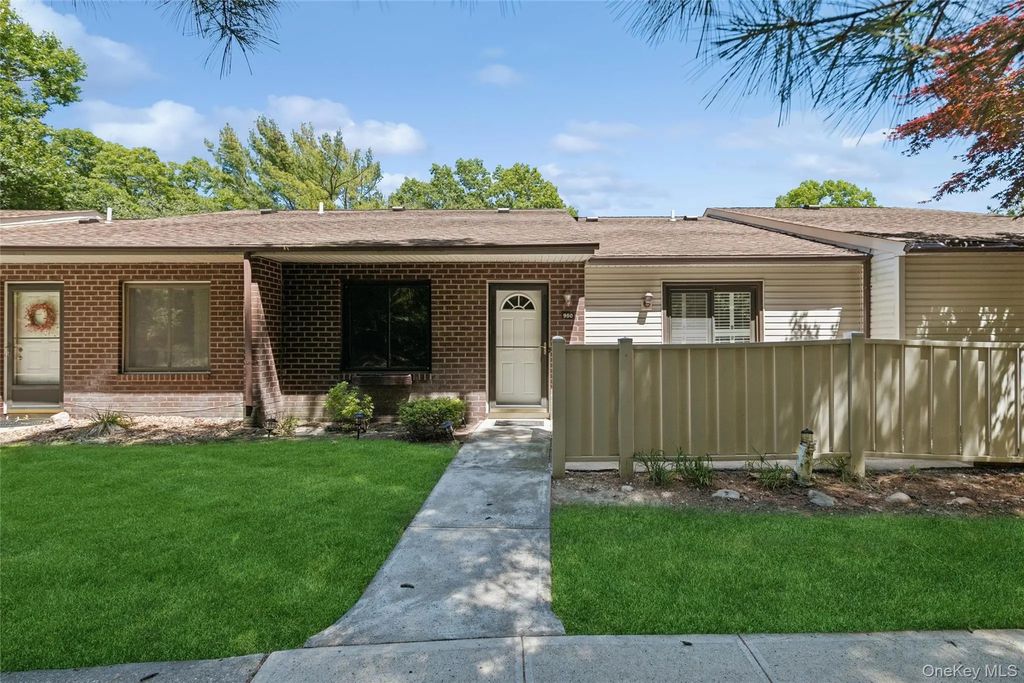 950 Skyline Drive, Coram