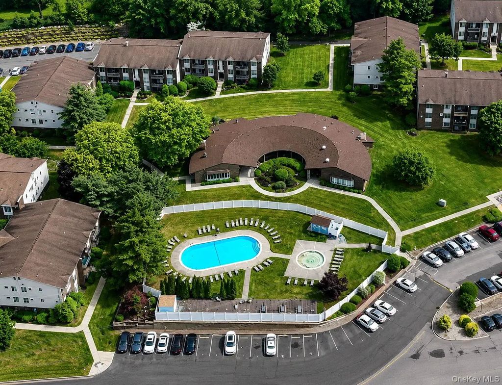 95 Country Club Lane, Pomona