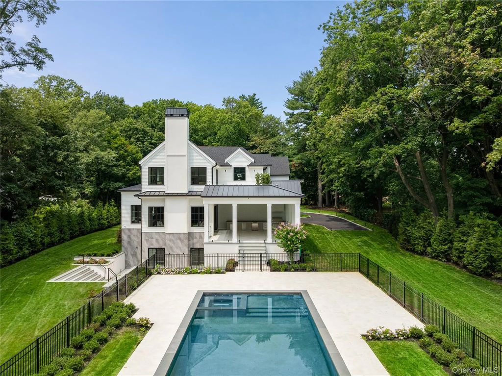 110 Dogwood Avenue, Roslyn Harbor