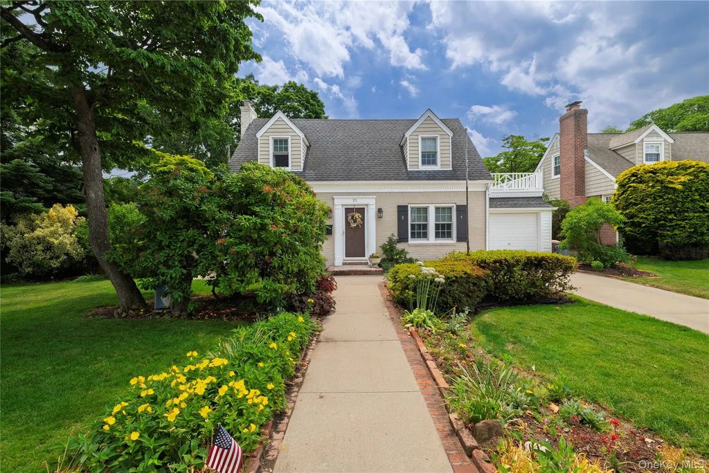 21 Maple Street, Malverne