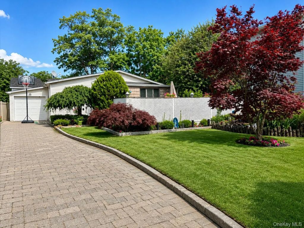 110 Roosevelt Avenue, Inwood