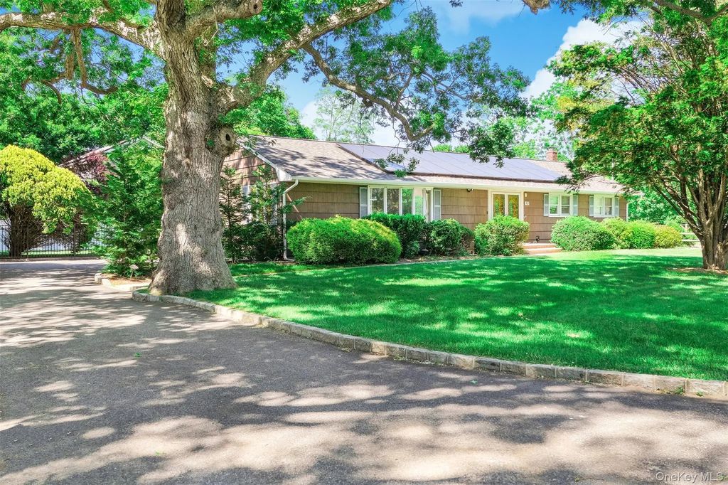 47 Oak Road, East Patchogue