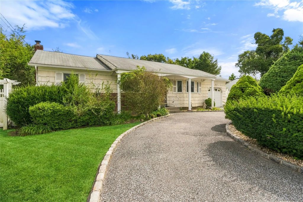 59 Ronkonkoma Boulevard, Centereach