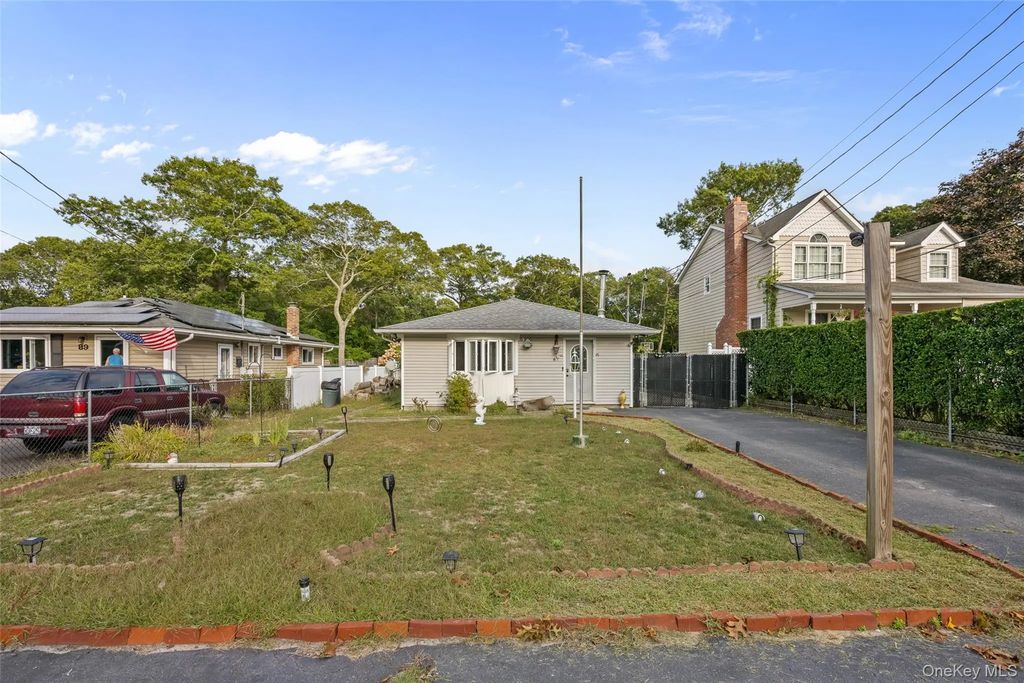87 Biltmore Drive, Mastic Beach