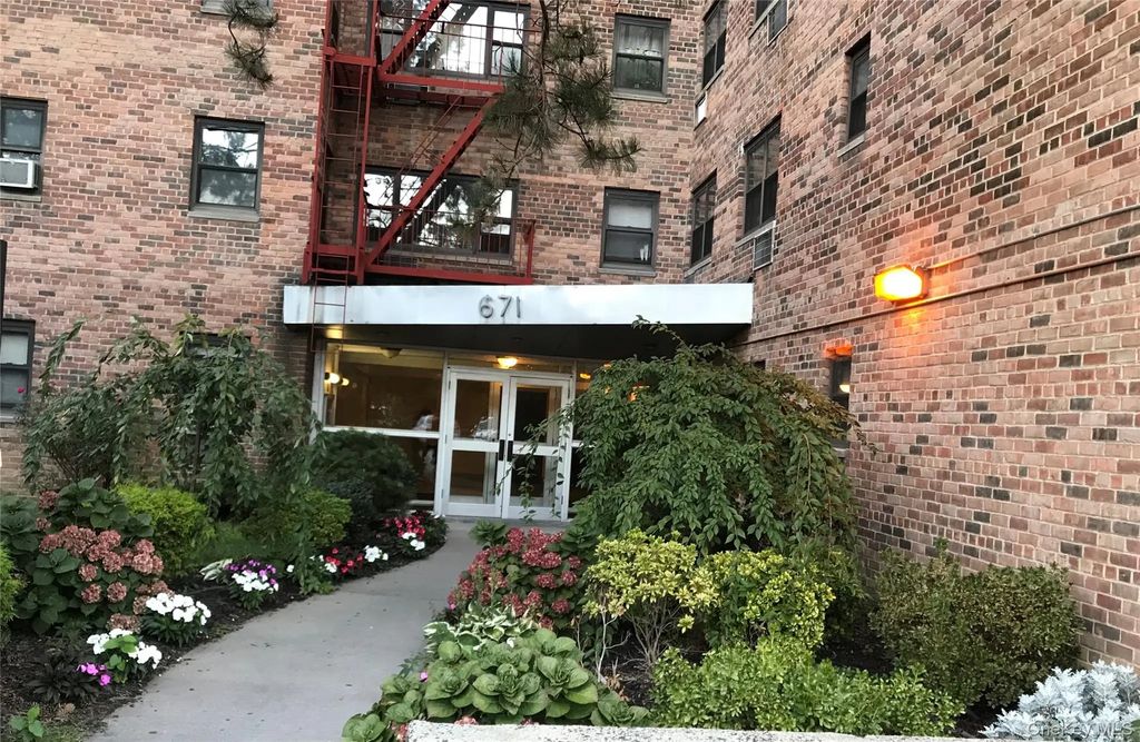 671 Bronx River Road # 6g, Yonkers