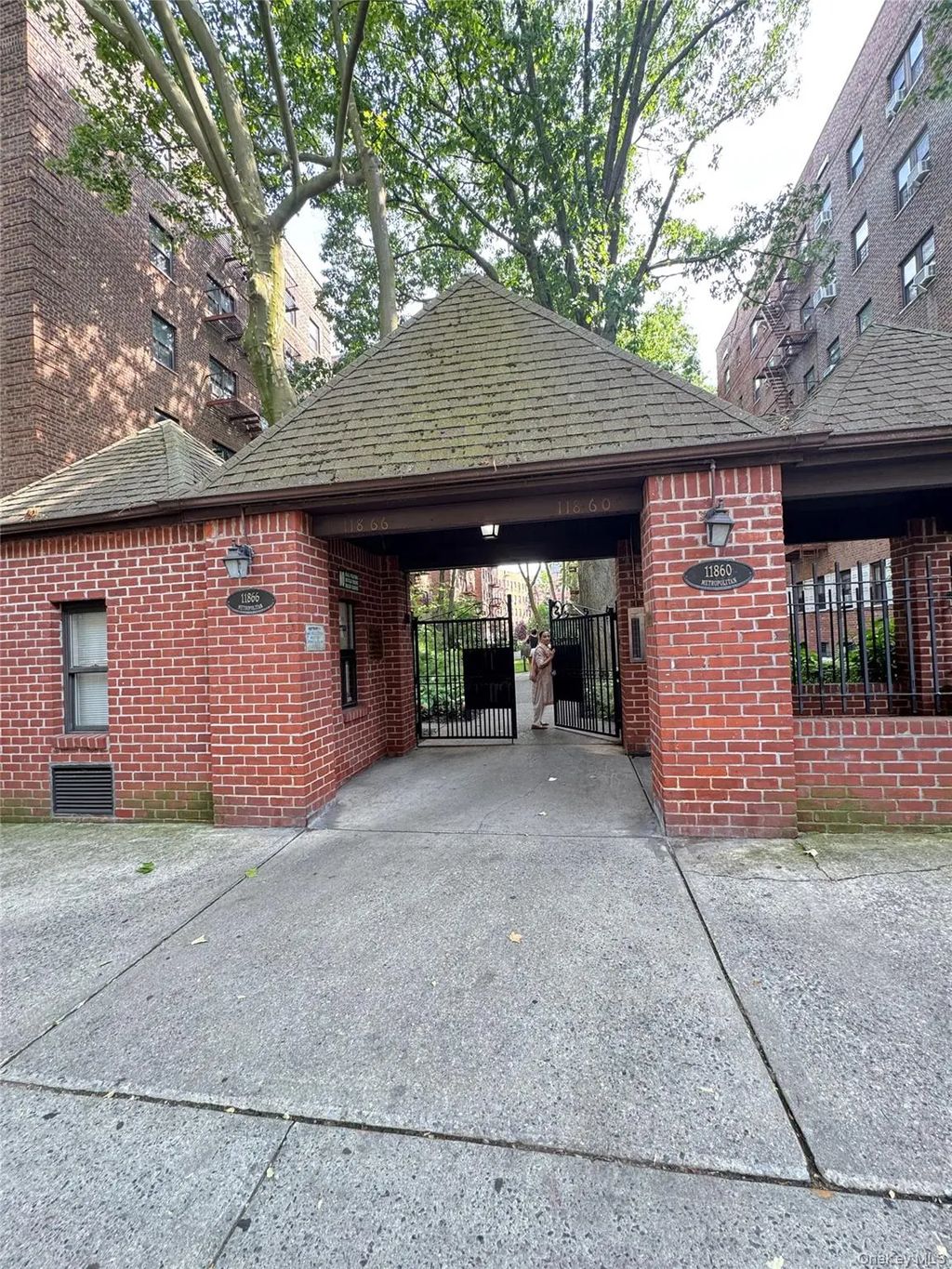 118-60 Metropolitan Avenue # 1j, Kew Gardens