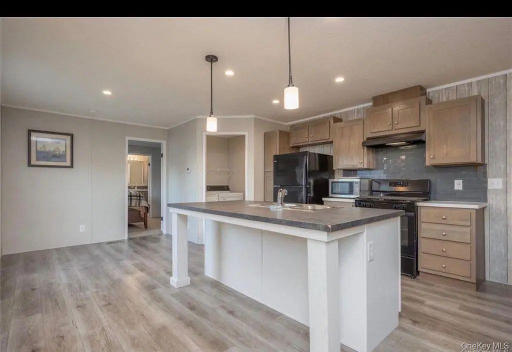37 Windward, Stony Point