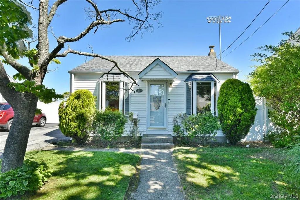11 Glenda Drive, West Babylon