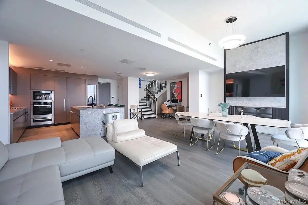 133-36 37th Avenue # Ph3b, Flushing