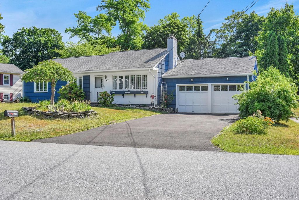 22 Greenvale Farms Road, Poughkeepsie