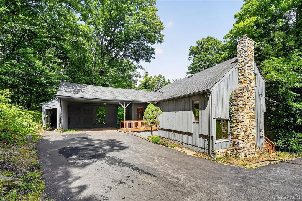 1199 Mombasha Road, Monroe