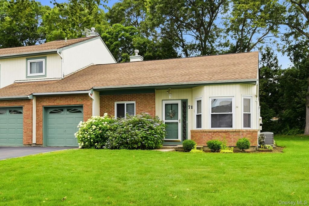 71 Timber Ridge Drive # 71, Holtsville