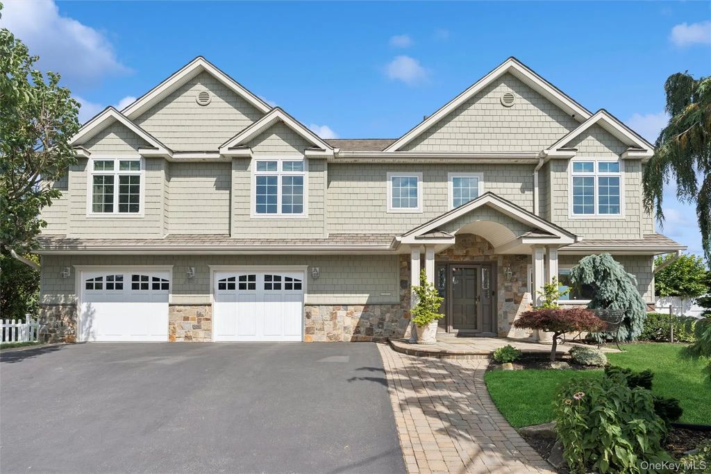 2935 Bay Drive, Merrick