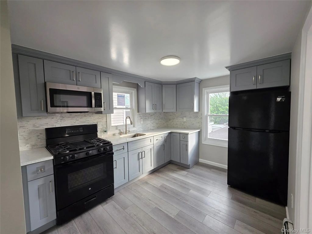 269 Willis Avenue South, Mineola