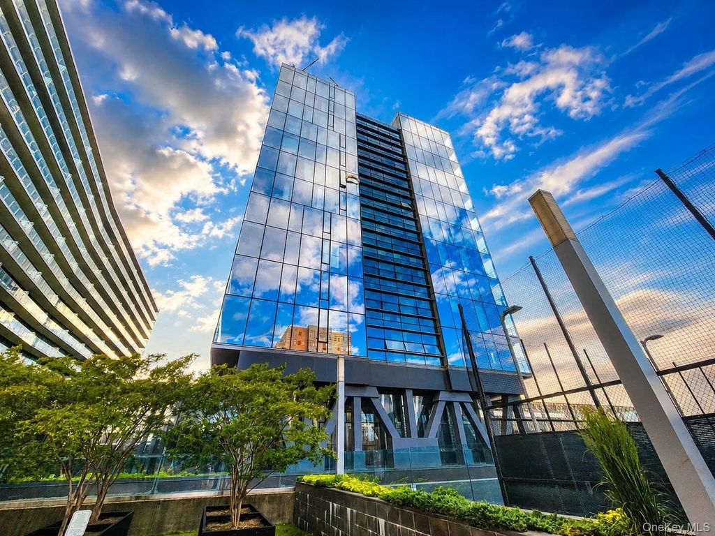 131-05 40 Road # 16j, Flushing