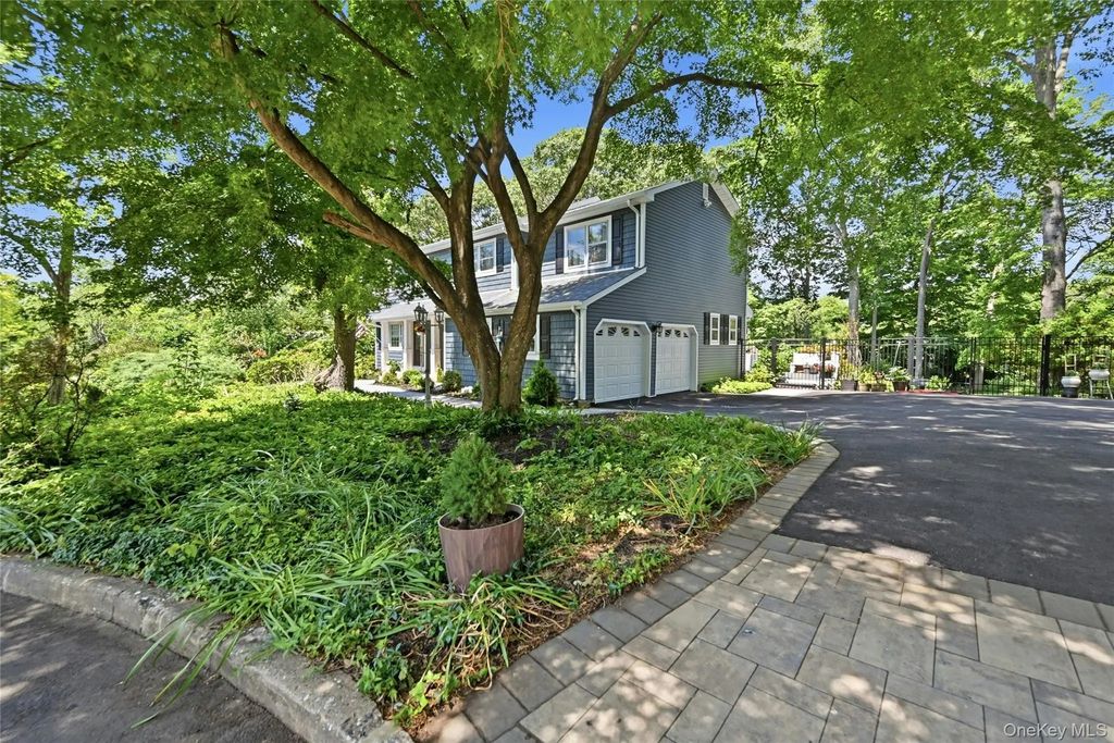 5 Crabapple Court, Mount Sinai