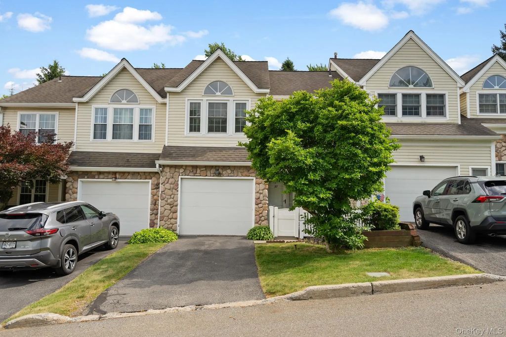 27 Spruce Ridge Drive, Fishkill