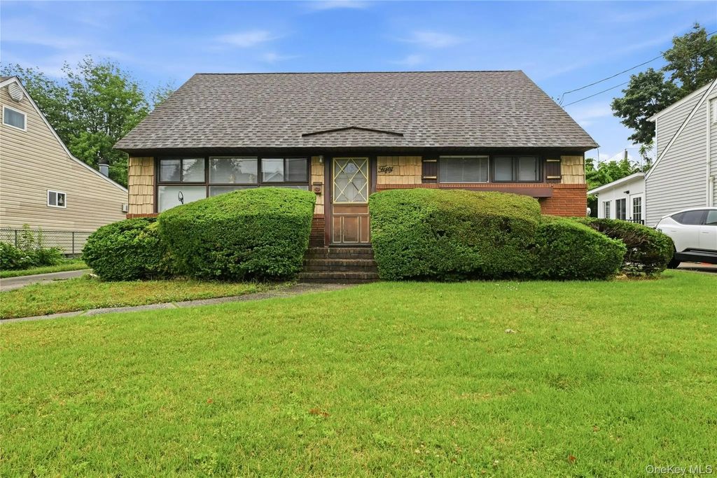 50 Moeller Street, Hicksville