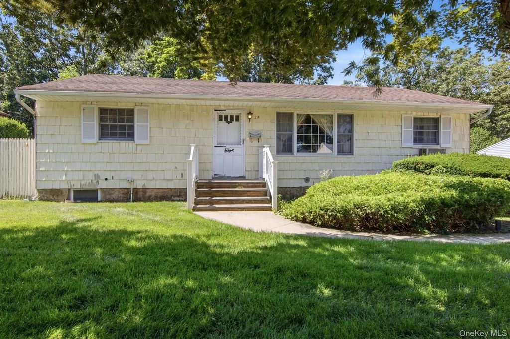 22 Berry Lane, Centereach