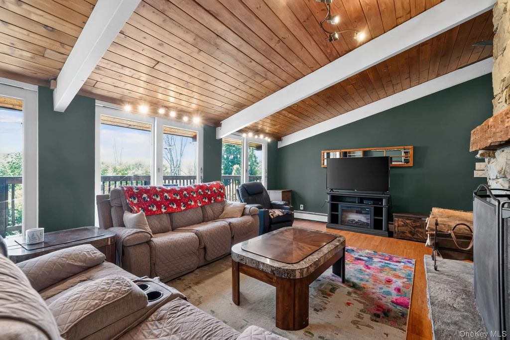 424 Laroe Road, Chester