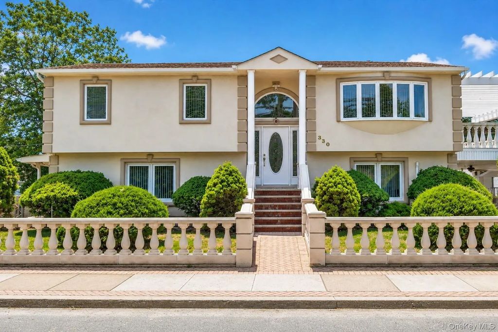 330 Bayville Avenue, Bayville