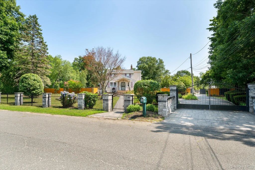 70 Massachusetts Avenue, Bay Shore