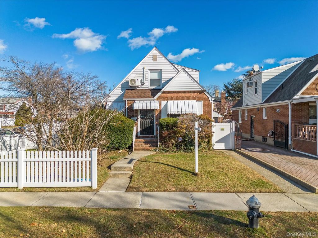 32-03 Clearview Expressway, Bayside