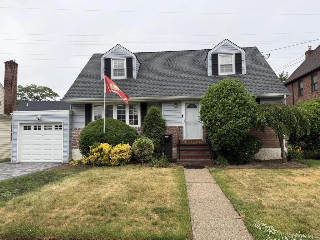 362 Piccadilly Dwns, Lynbrook