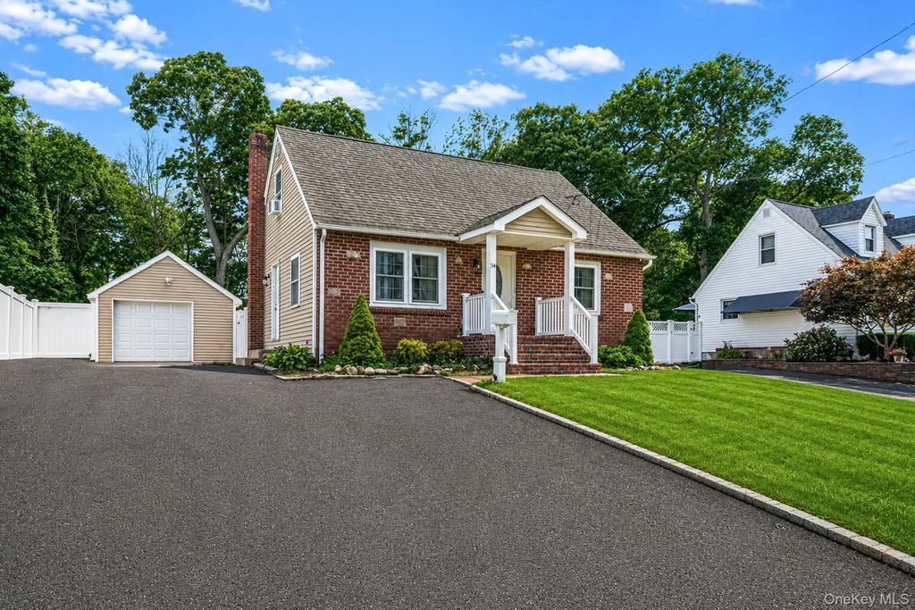 34 Weichers Street, Ronkonkoma