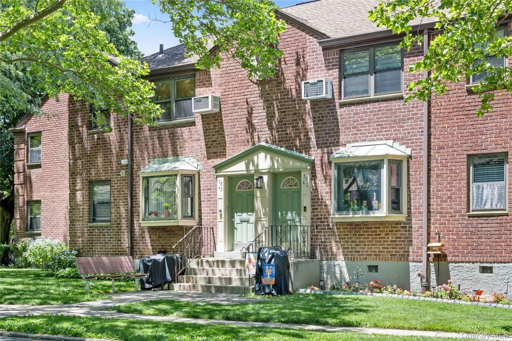 58-42 246th Crescent # #1, Douglaston