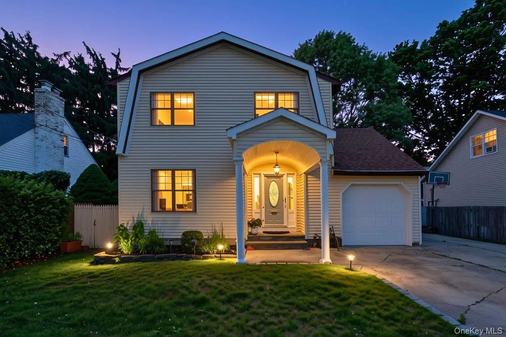 25a Reynolds Street, Huntington Station