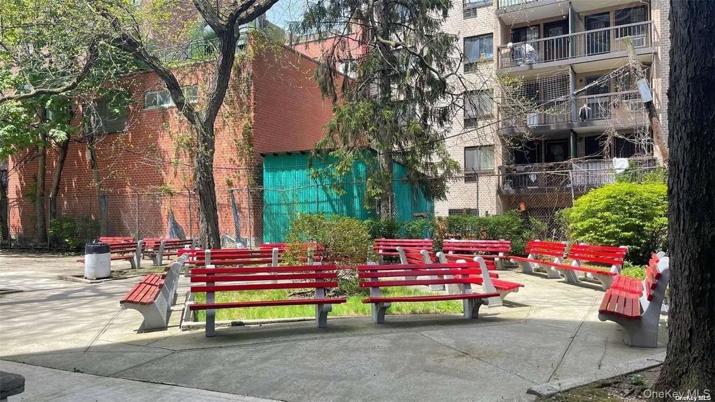 142-05 Roosevelt Avenue # 721, Flushing