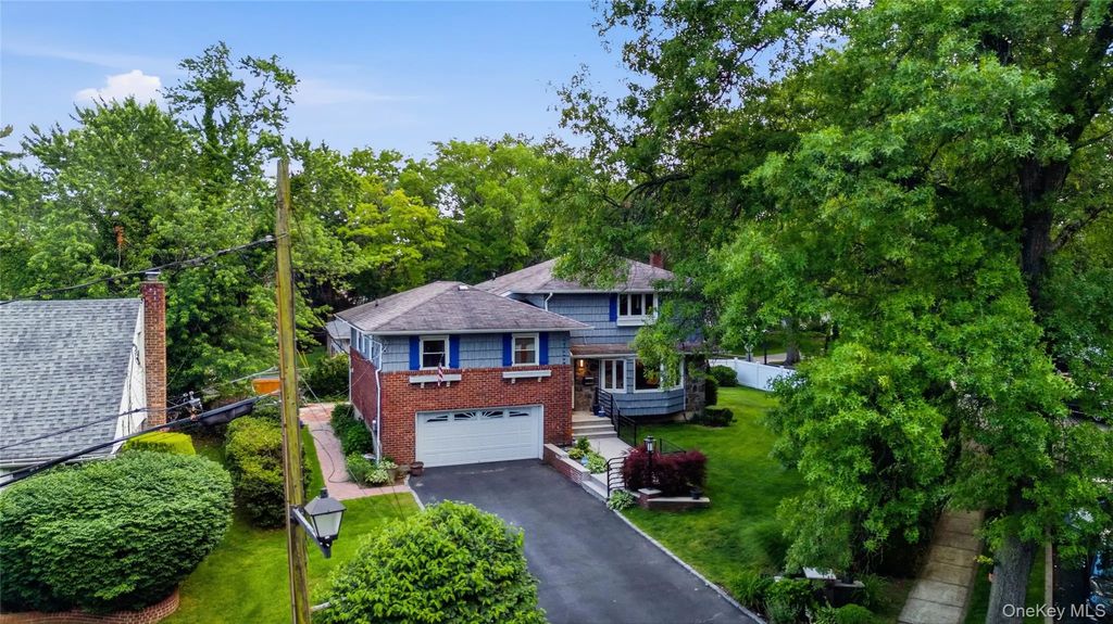 186 N Stratford, Roslyn Heights