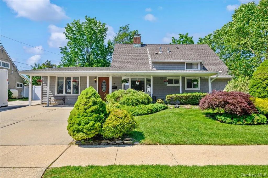 2 Bridge Lane, Hicksville