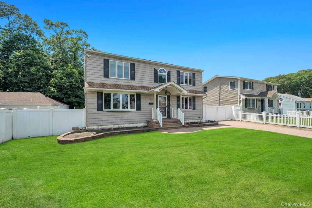 24 Worden Place, West Babylon