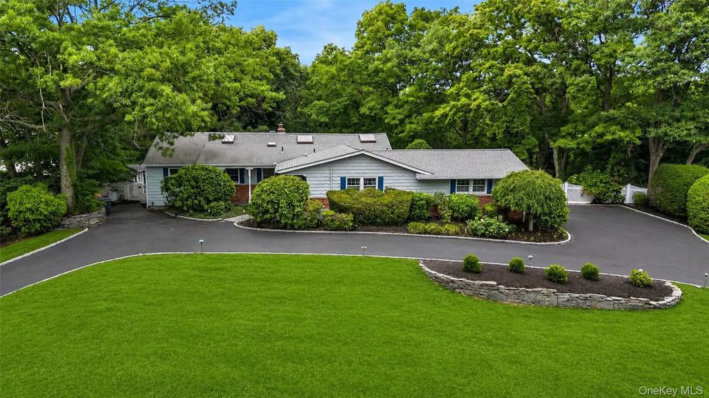 15 Veronica Court, Smithtown