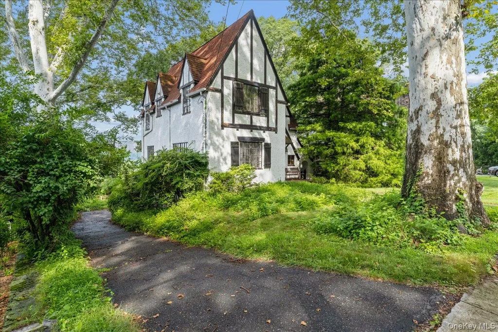 43 Pinecrest Parkway, Hastings-on-Hudson