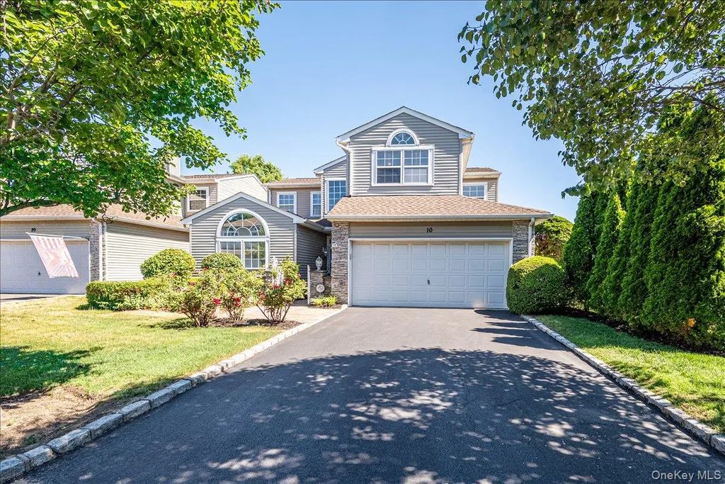 10 Windwatch Drive, Hauppauge