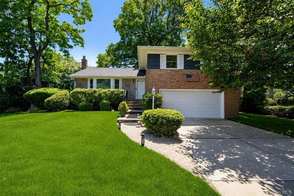 128 Atkinson Road, Rockville Centre