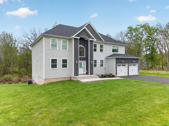 66 Pin Oak Drive, New Windsor