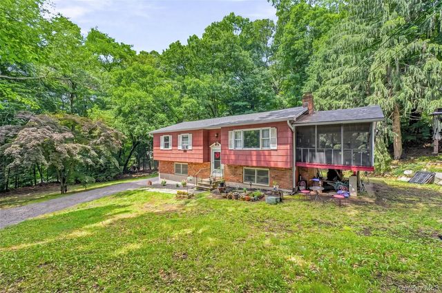 26 Maple Drive, Mahopac