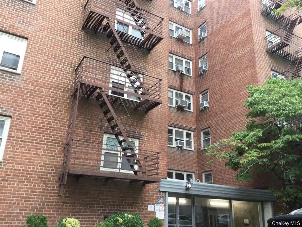 66-10 149 St # 3f, Flushing