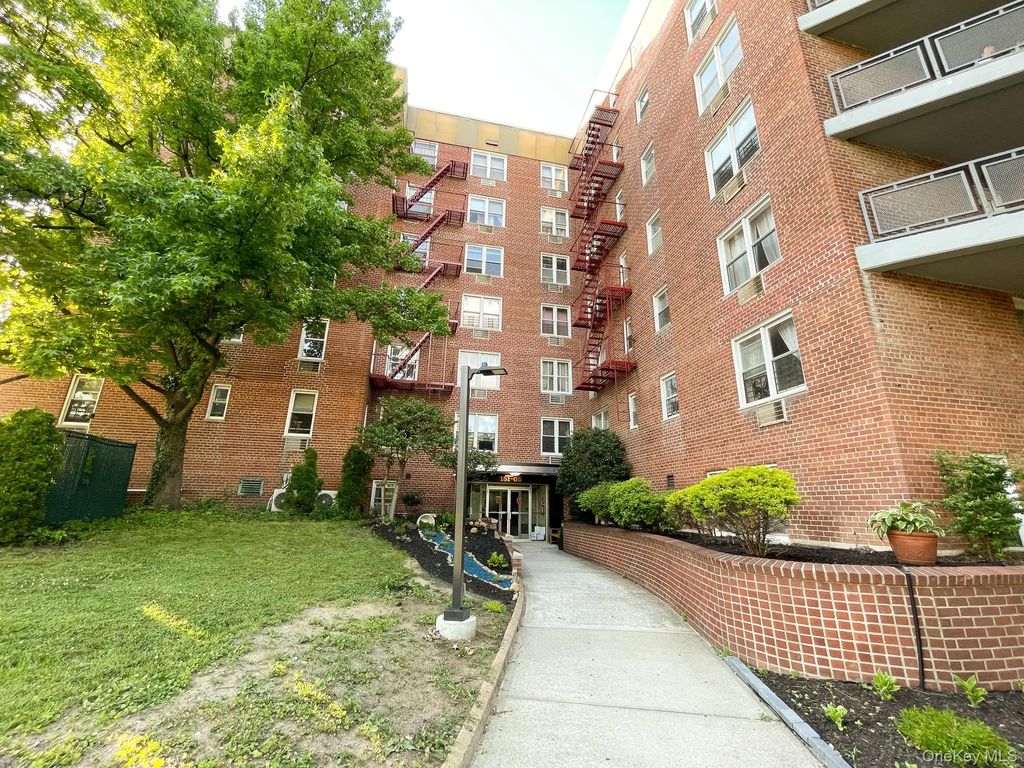 15105 Cross Island Parkway # 2c, Whitestone