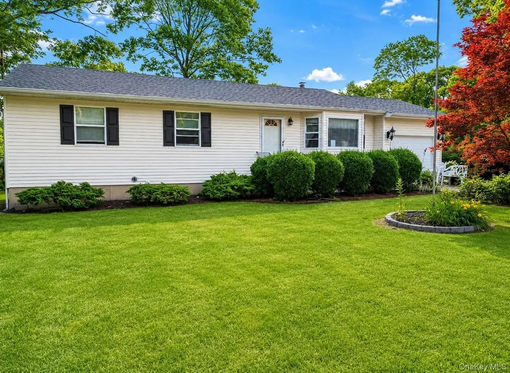 423 Free State Drive, Shirley